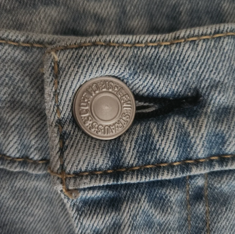 Gorgeous Light Wash Levi's Straight W28 L32
